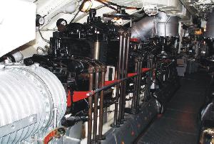 Port engine facing forward